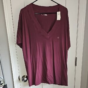 Aerie Sz Small Nwts Womens Oversized Vneck Tshirt. Maroon Colored. NEW